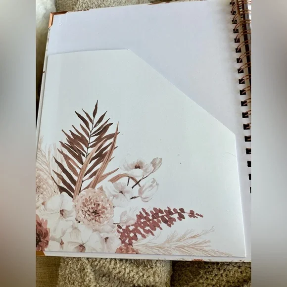 **Brand New** Wedding Planner (Hardcover) - Picture 4 of 15